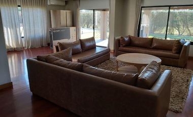 Casa 5 dormitorios, lote 1600m2, 537m2 construidos  - Funes Hills - San Marino