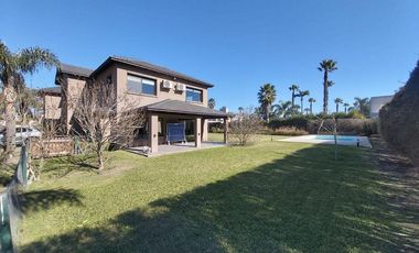 Casa 5 dormitorios, lote 1600m2, 537m2 construidos  - Funes Hills - San Marino