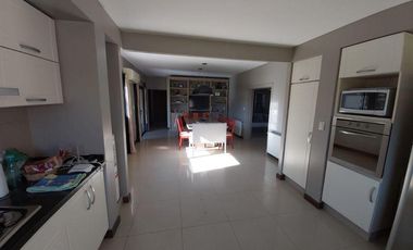 Casa 5 dormitorios, lote 1600m2, 537m2 construidos  - Funes Hills - San Marino