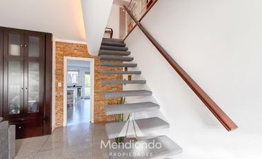 Casa 5 ambientes con cochera y Quincho en Güemes (Stella Maris)