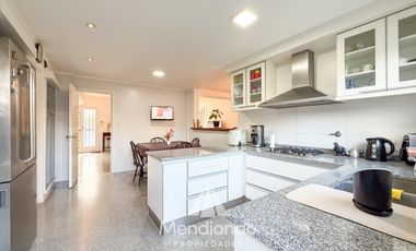 Casa 5 ambientes con cochera y Quincho en Güemes (Stella Maris)