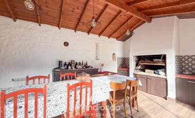 Casa 5 ambientes con cochera y Quincho en Güemes (Stella Maris)