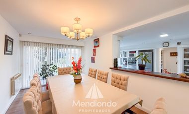 Casa 5 ambientes con cochera y Quincho en Güemes (Stella Maris)