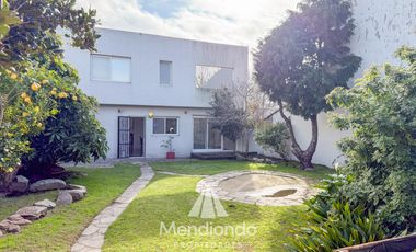 Casa 5 ambientes con cochera y Quincho en Güemes (Stella Maris)