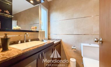 Casa 5 ambientes con cochera y Quincho en Güemes (Stella Maris)