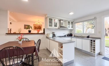 Casa 5 ambientes con cochera y Quincho en Güemes (Stella Maris)