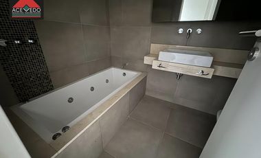 Departamento 4 ambientes al frente en Acrópolis IX- Portela 146