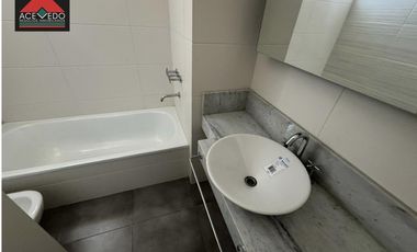 Departamento 4 ambientes al frente en Acrópolis IX- Portela 146