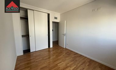 Departamento 4 ambientes al frente en Acrópolis IX- Portela 146