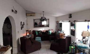 Venta - Casa Multifamiliar 4/Cuatro Ambientes, Cochera - Villa Adelina, San Isidro