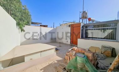 VENTA DE CASA AMPLIA EN LOS ARTES – CALLE BASADRE Y FORERO, TACNA