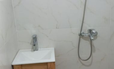 E N  P E R M U T A  REGIO DEPARTAMENTO EN MORENO CENTRO POR CASA CHICA CON TERRENO.