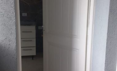 E N  P E R M U T A  REGIO DEPARTAMENTO EN MORENO CENTRO POR CASA CHICA CON TERRENO.