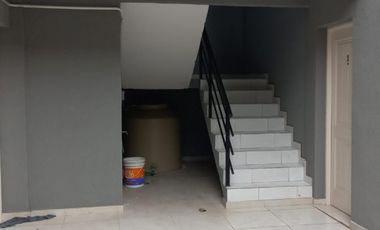 E N  P E R M U T A  REGIO DEPARTAMENTO EN MORENO CENTRO POR CASA CHICA CON TERRENO.