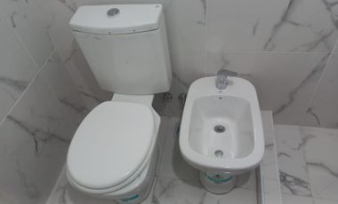 E N  P E R M U T A  REGIO DEPARTAMENTO EN MORENO CENTRO POR CASA CHICA CON TERRENO.