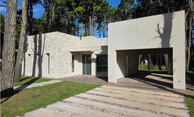 Casa en Venta - Barrio lamos - A Estrenar - Calidad edilicia