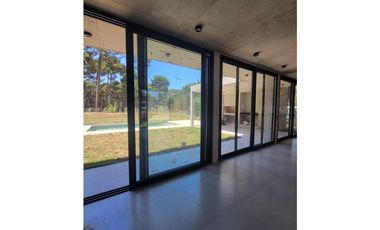 CASA A ESTRENAR BARRIO PIONEROS