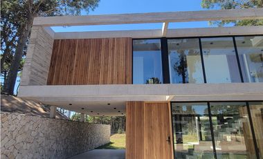 CASA A ESTRENAR BARRIO PIONEROS