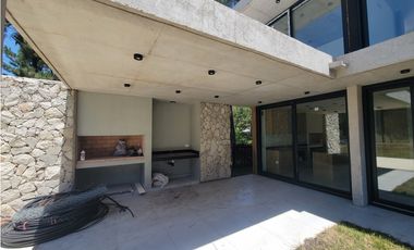 CASA A ESTRENAR BARRIO PIONEROS