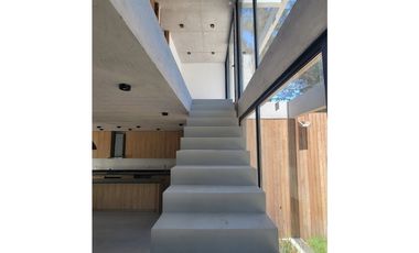 CASA A ESTRENAR BARRIO PIONEROS