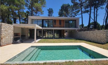 CASA A ESTRENAR BARRIO PIONEROS