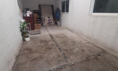 Venta de casa en San Miguel Totocuitlapilco, con terraza