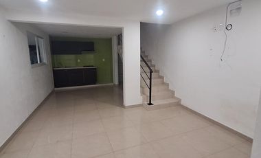 Venta de casa en San Miguel Totocuitlapilco, con terraza
