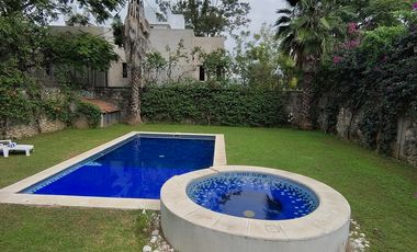 Casa Con Alberca en Fraccionamiento JIUTEPEC