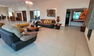 Casa de campo de lujo en Club Náutico | 2,500 m², alberca y totalmente equipada