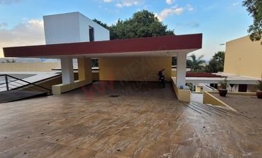Casa de campo de lujo en Club Náutico | 2,500 m², alberca y totalmente equipada