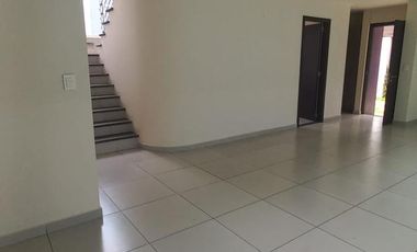 RENTA DE CASA EN FRACC. LOS ROBLES METEPEC