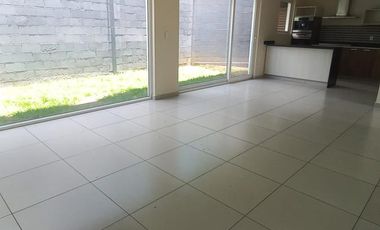 RENTA DE CASA EN FRACC. LOS ROBLES METEPEC