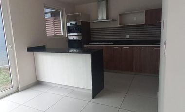 RENTA DE CASA EN FRACC. LOS ROBLES METEPEC