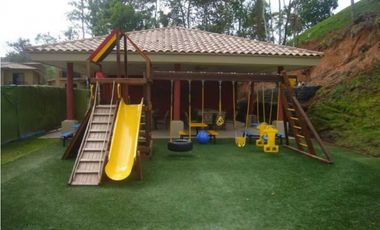 CASA EN VENTA EN EMBASSY CLUB CLAYTON, 4 REC