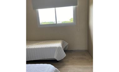 Departamento en dúplex con piscina, cochera, parrilla Pinamar