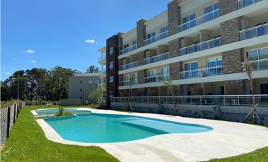 Departamento en dúplex con piscina, cochera, parrilla Pinamar