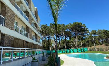 Departamento en dúplex con piscina, cochera, parrilla Pinamar