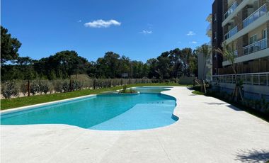 Departamento en dúplex con piscina, cochera, parrilla Pinamar