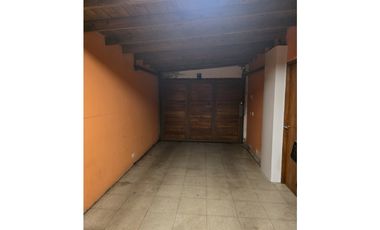 MODERNA CASA CON PILETA SOBRE 2 TERRENOS EN LOS ACANTILADOS