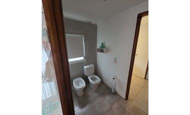 MODERNA CASA CON PILETA SOBRE 2 TERRENOS EN LOS ACANTILADOS