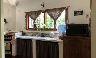 Encantador Chalet en el Grosellar de 4 ambientes