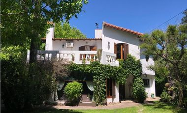 Encantador Chalet en el Grosellar de 4 ambientes