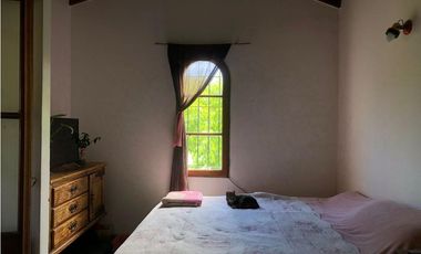 Encantador Chalet en el Grosellar de 4 ambientes