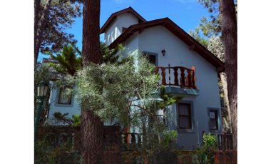 CASA CABAÑA  29 VILLA ALPINA - CARILO -  VENTA