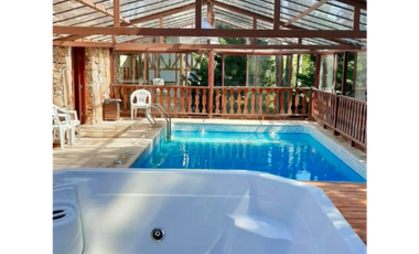 CASA CABAÑA  29 VILLA ALPINA - CARILO -  VENTA