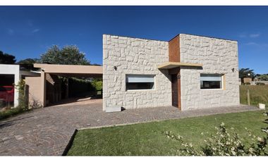 ---APTA CREDITO---IMPECABLE CASA EN PARQUE GOLF ACANTILADOS