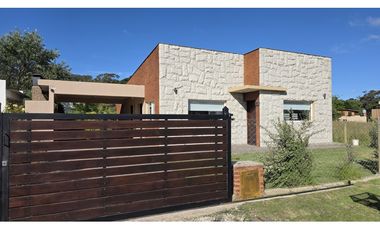 ---APTA CREDITO---IMPECABLE CASA EN PARQUE GOLF ACANTILADOS