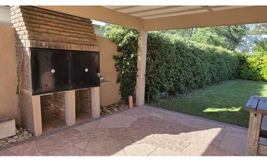 ---APTA CREDITO---IMPECABLE CASA EN PARQUE GOLF ACANTILADOS