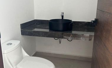 CASA EN VENTA EN PRIVADA XCANATUN, MERIDA.