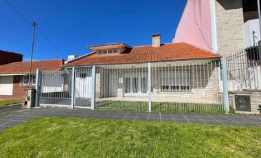 Casa  a pasos del mar  gran parque en Punta Mogotes